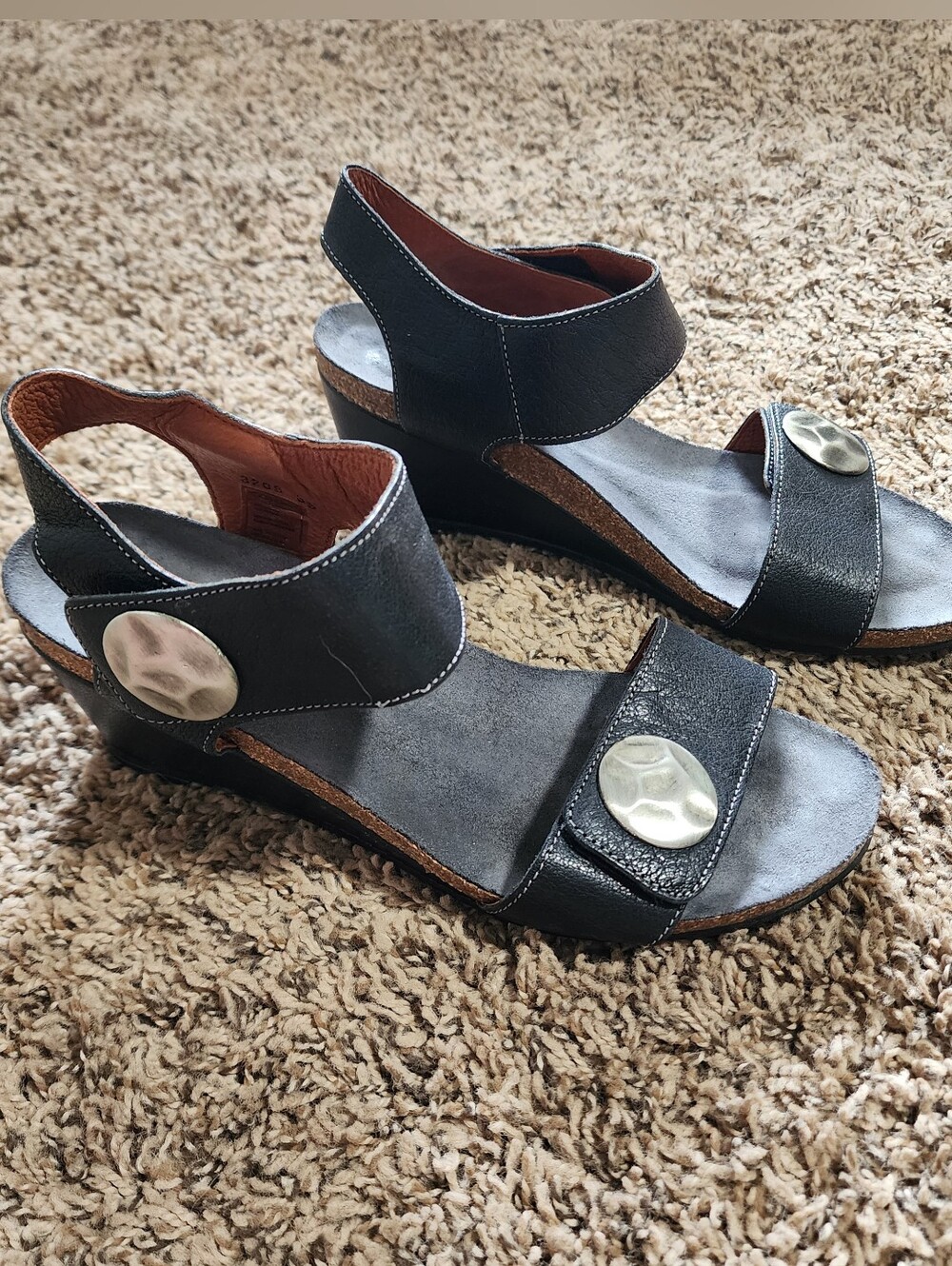 Taos Women Carousel Black Wedges Leather Comfort Sandals Size 8